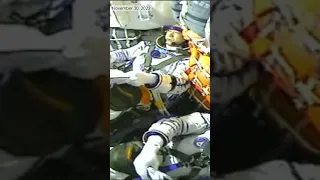 Fastest 6.5hr crewed travel time! MOMENT China's shenzhou-15 docks with its space station