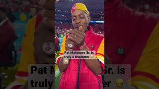 Pat Mahomes Sr. SMOKIN that Philly Pack 😂