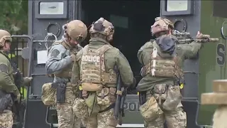 Austin police on scene of a SWAT situation in Southeast Austin | FOX 7 Austin