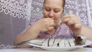 ASMR МУКБАНГ СЕЛЁДКА С ИКРОЙ🍣КАРТОШКА ЖАРЕНАЯ👌HERRING WITH CAVIAR