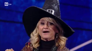 Lucianina vestita da Befana - Che tempo che fa 07/01/2018