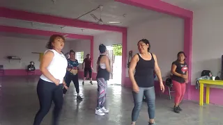 Moviendo la cadera.- Oro sólido. Zumba Miss Karmen