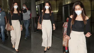 Raashi Khanna Spotted at Mumbai Airport 📸✈️