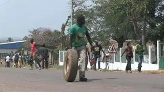 Centrafrique: scènes de pillage à Bangui, les Tchadiens en fuite