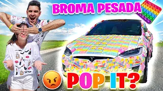 BROMA PESADA a Sandra Cires Art 🤣 LLENAMOS SU AUTO DE POP IT 😂 BROMA ÉPICA