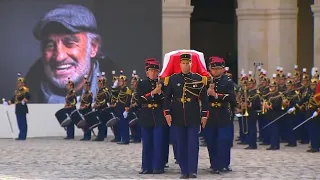 Jean-Paul Belmondo : hommage aux Invalides (Ennio Morricone - Chi Mai)