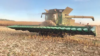 2019 John Deere S790 on Tracks & 24 Row Corn Head