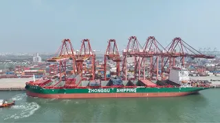Cargo ship carrying China's first 35-tonne freight containers depart Tianjin Port
