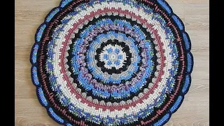 A cool round rug, crocheted from 2 scraps (93 cm in diameter). The author's solution.