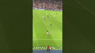 la reaction des supporters du psg apres  tacle de kimpembe devant mbappe