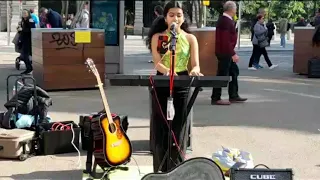 Brinda Irani 10 minutes amazing busker on Grafton Street #buskers