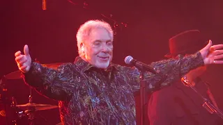 Tom Jones - 'Delilah' - Live at Manchester Arena 06/12/21