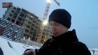 How the crane operator descends from the tower crane.