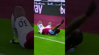 Michail Antonio just loves to celebrate#PremierLeague #WestHam #MichailAntonio.