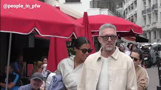 Vincent Cassel et Tina Kunakey se promènent sur la Croisette pendant le Festival de Cannes - 23.5.22