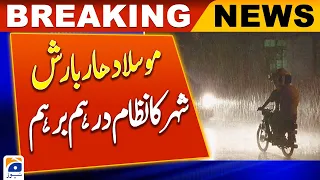 Life disrupted as heavy rain triggers urban flooding in Karachi