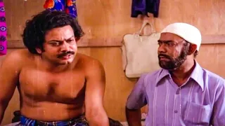 നാട്ടിലുള്ളവരുടെ വിചാരം ഗൾഫിലെത്തിയാൽ പൊന്ന് വാരാമെന്നാണ്.. | Malayalam Movie Scenes | Sukumaran