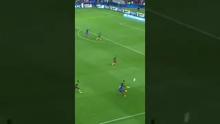 Pogba amazing pass to Giroud.