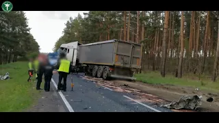 Zderzenie busa z ciężarówką