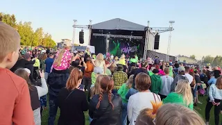 Käärijä: Intro/Yhtä vailla.  Nivala Kapinafest 13.07.2023.