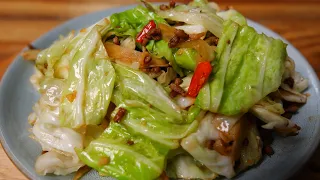 Cabbage cooked like this is delicious :: still crunchy and fresh :: Delicious food