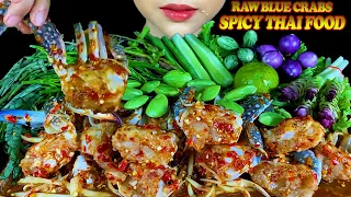 ส้มตําปูม้าสด||SPICY PAPAYA SALAD WITH RAW BLUE CRABS * EATING SPICY THAI FOOD *