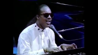 Stevie Wonder - Love's In Need Of Love Today (Live)