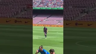 Primeros toques de Lewandowski en el Camp Nou