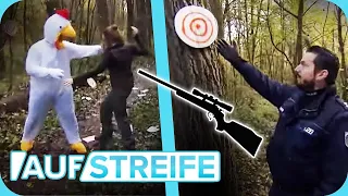 Kung Fu Chicken 🐓​🤜🏻​ Kostümierte ballern aus Spaß im Wald herum?! | Auf Streife | SAT.1