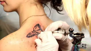 Процесс нанесения татуировки в Краснодаре в студии Синяя Борода
