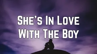 Trisha Yearwood - She's In Love With The Boy (Lyrics)