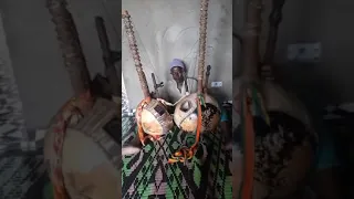 Musa kanuteh of Tambasansang is singing Jaliya/bilanbang, with two kora.