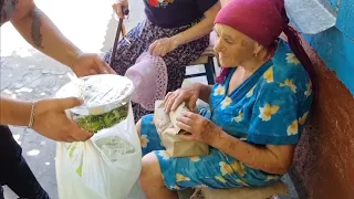 тётя Маруся 80 лет..какая труженица В СЕЛЕ
