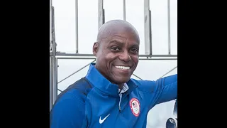 Carl Lewis wins the Semi-final  200m  at the 93 World Championship  in Stuttgart.