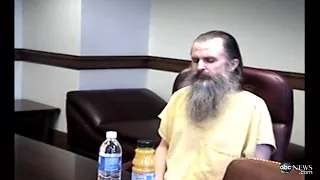 The crazy kidnapper of Elizabeth Smart -Brian David Mitchell singing loud at his trial.