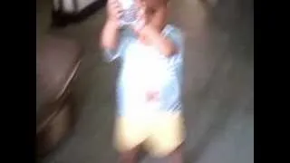 Niño de 3 años bailando factoria ;)