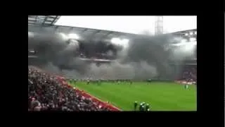 05.05.2012 * FUSSBALL / SOCCER Randale 1.FC Köln+Pyroaktion+Platzsturm (EIGEN-Handyvideo)