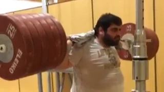 Chingiz Mogushkov — 320 kg Squats