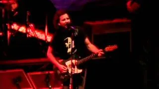 Pearl Jam - Elderly Woman Behind The Counter In A Small Town (New York '10) HD
