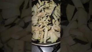 Тёплый салат с баклажаном