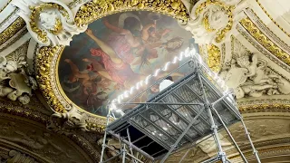 [Coup d'œil] Au cœur du Louvre - L'entretien de l'escalier Mollien