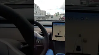 первый выезд на Tesla Model Y в Москве, тестируем автопилот