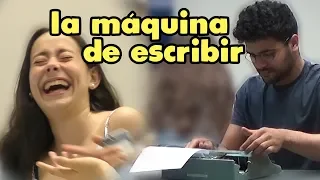 Máquina de escribir en la biblio || Broma cámara oculta