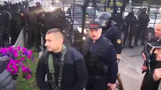 Лукашенко вооружился против протестующих