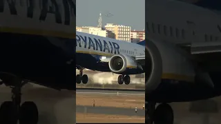 RYANAIR Boeing 737 MAX 8-200 SUNSET SMOOTH Landing at Faro Airport