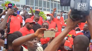 Peter Boamah Otokunor leads 'jama' at Parliament house during 'march for justice' demonstration