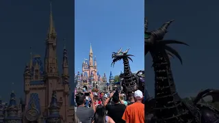Disney Parade! 🐉 Dragon Breathing Fire 🔥