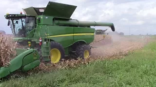 2,800 Acre Corn Field Harvested by 5 John Deere S690 Combines