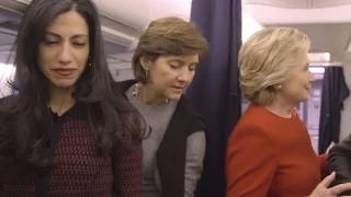 Hillary Clinton does the 'Mannequin Challenge'