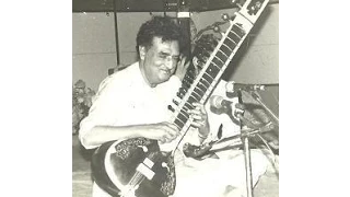 Abdul Halim Jaffer Khan plays sitar in "Yeh Zindagi Usi Ki Hai"